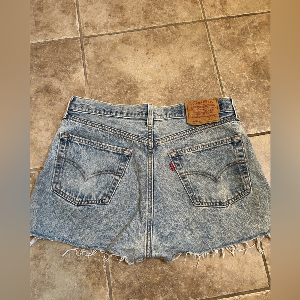 LEVI’S 501 Distressed Denim Shorts - Picture 3 of 5